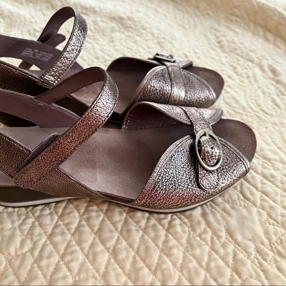 Dansko Gold Sandals Size 38 - Picture 9 of 11